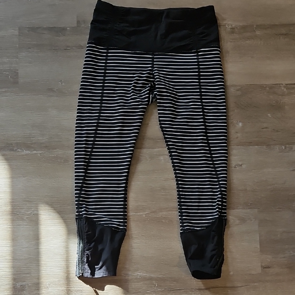 Lululemon Black and White Striped Leggings Size 6